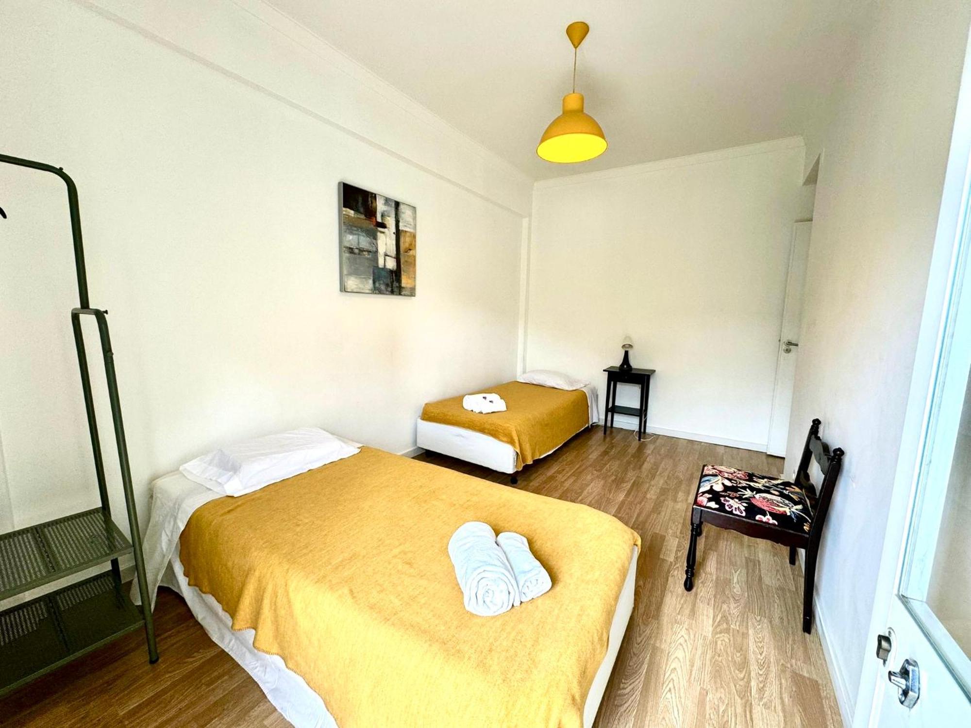 Almada Big Flat Next To Lisbon And Caparica Beach Exterior foto